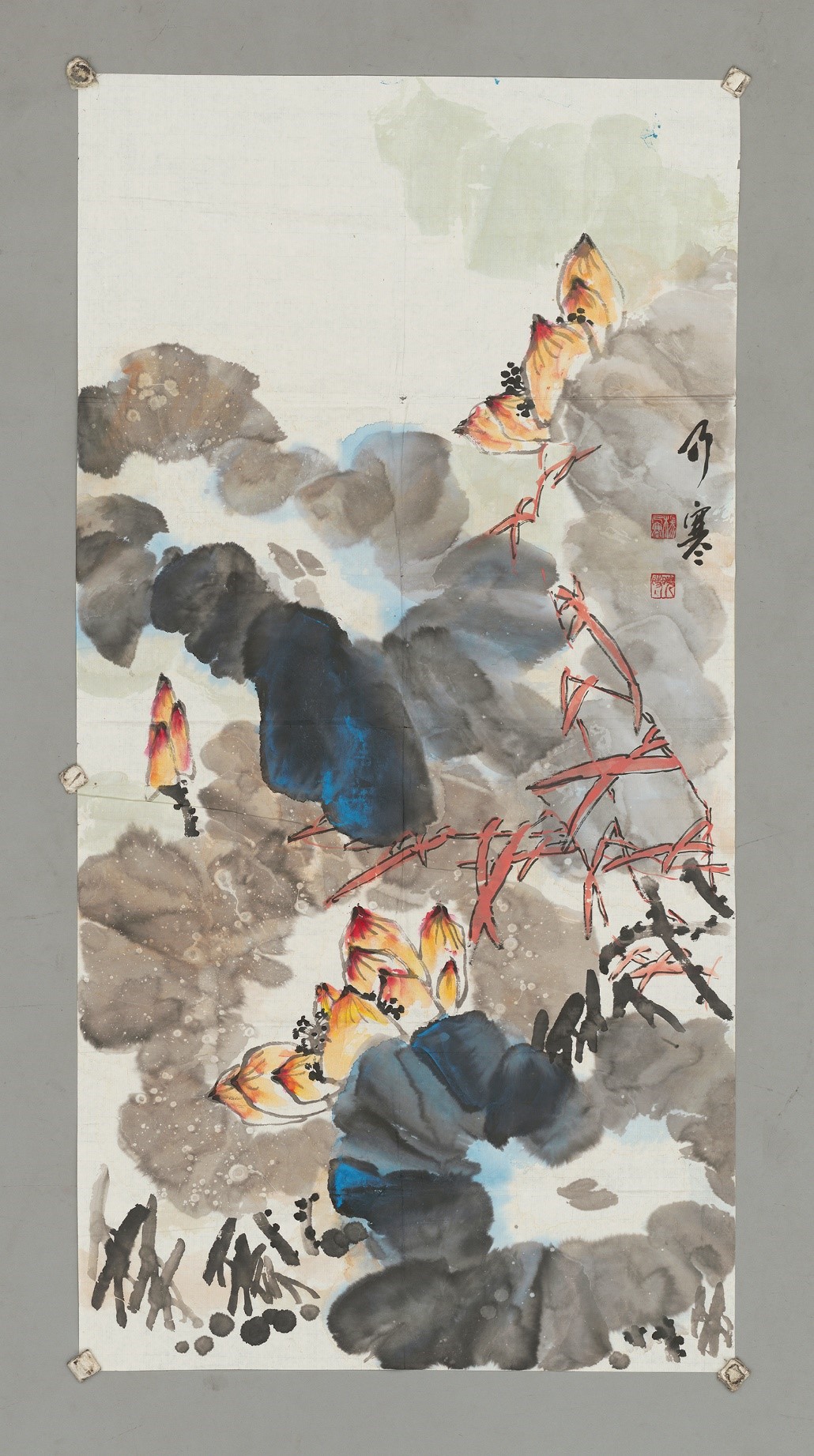 <h2>菡萏暗香</h2><p>作者：杨乃寒</p><p>创作年代：1986年</p><p>规格：97cm×49cm</p><p>品类：纸本设色</p>